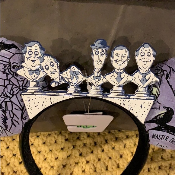 Disney Haunted Mansion Graveyard Ears - Picture 2 of 7